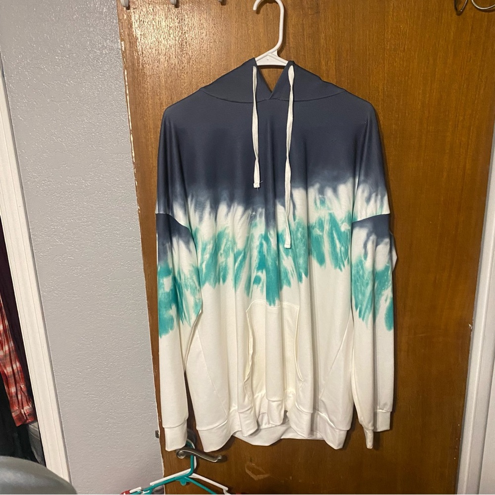 Tye dye hoodie sweatshirt never worn nice length